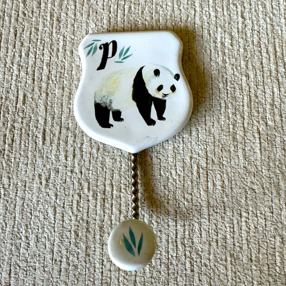 New🌟 Anthologize Monogram “P” Hook - Picture 2 of 2